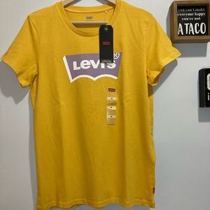 NWT Levi’s junior Batwing Logo the perfect tee Size M